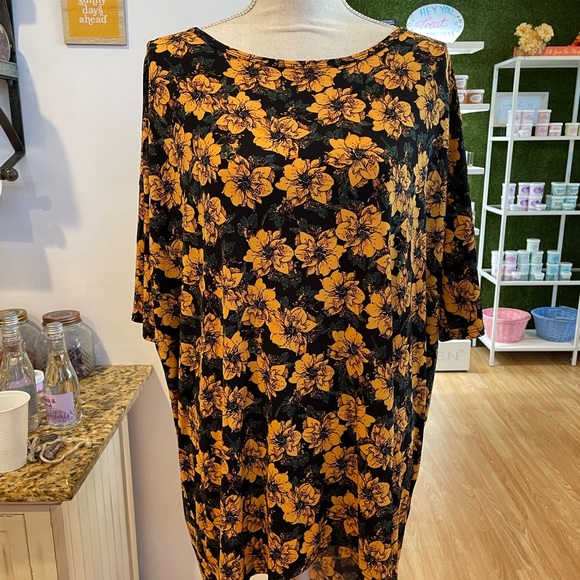Lularoe top 5 for $25 - Picture 1 of 2